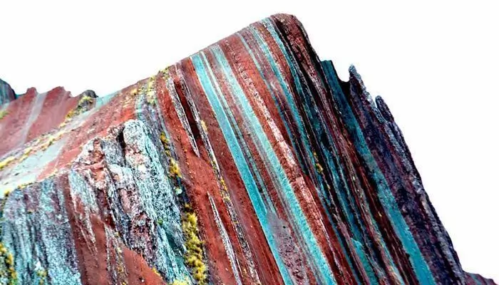 tour-a-montana-filuda-de-pallay-poncho-cusco-peru-2 (1).webp